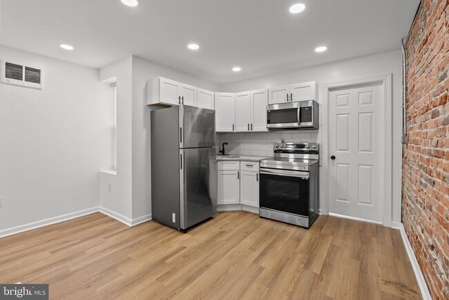 Building Photo - 5222 Kershaw St