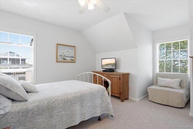 Building Photo - 59 Peconic Ave