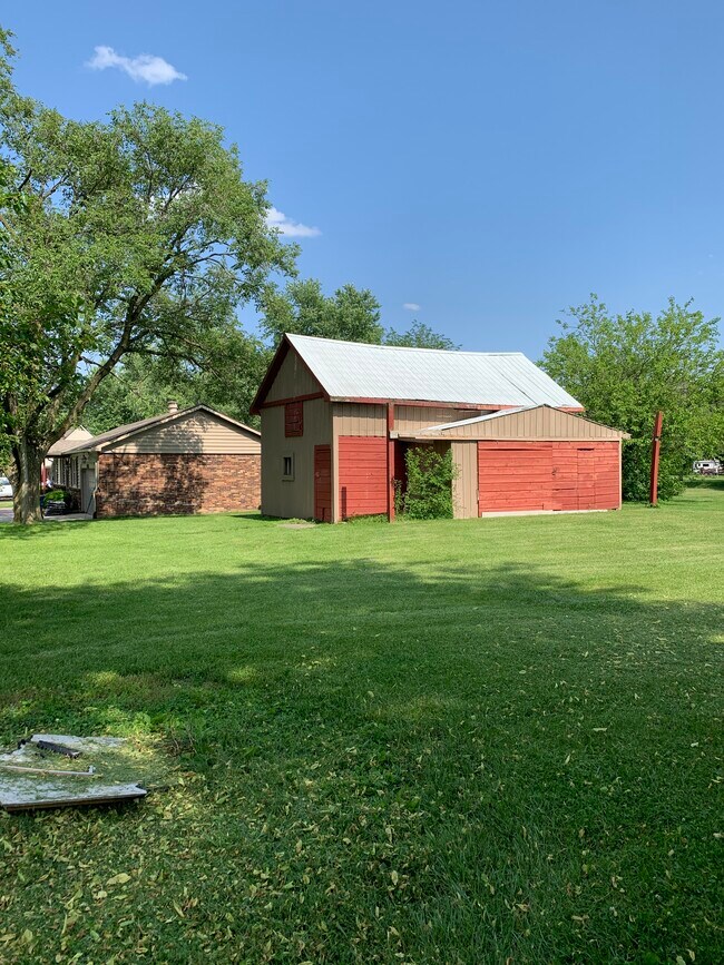 Building Photo - 8520 Shelbyville Rd
