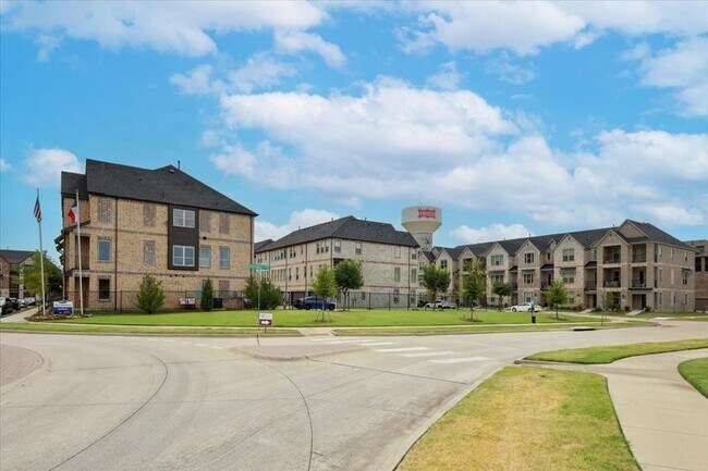 Building Photo - 4261 Shavano Dr