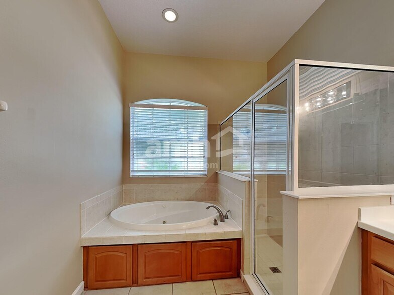 Building Photo - 725 Gulf Land Dr