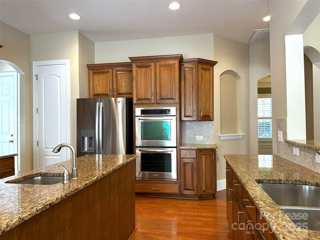 Building Photo - 4934 Mesa Verde Rd