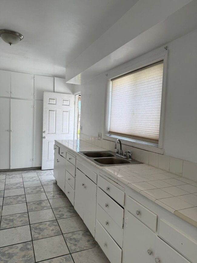 Building Photo - House for rent