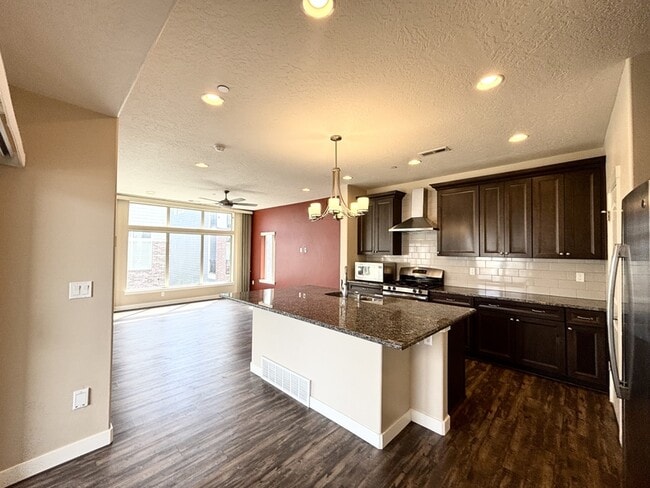 Building Photo - 65 N Rio Grand Ave