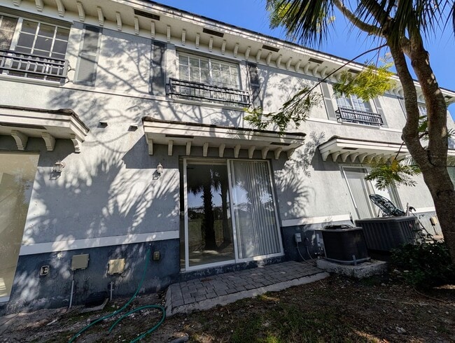 Building Photo - Gorgeous 2BR/2.5BA Townhouse in Gated Community – Lauderhill