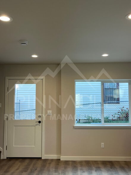 Building Photo - 15 Chicago Ave