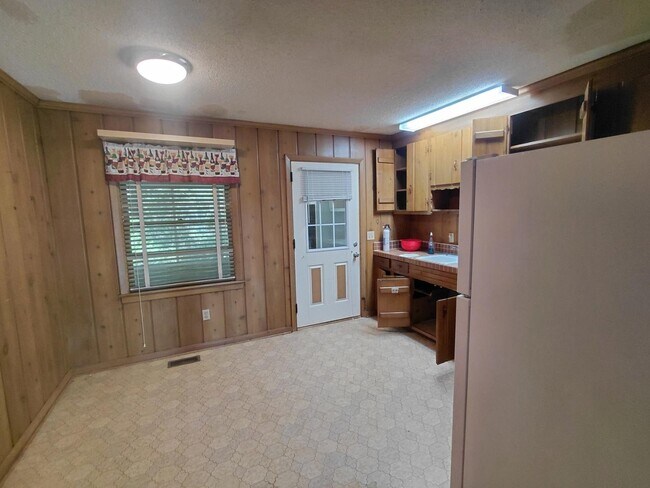Building Photo - 1507 Brennen Rd