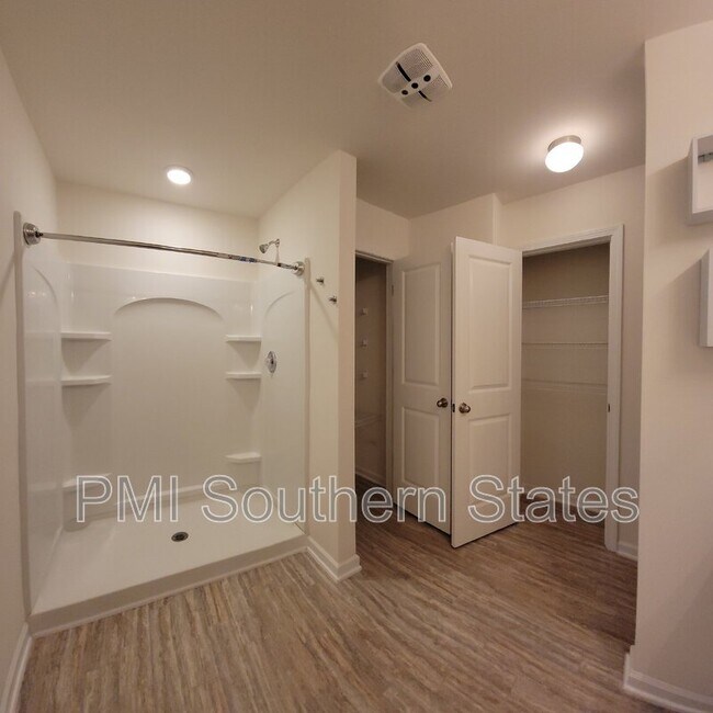 Building Photo - 31 Moorlyn Ln