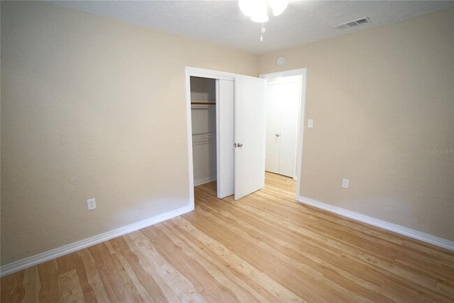 Building Photo - 1424 E Park Cir