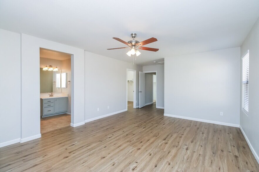 Building Photo - 3931 E Jasper Dr