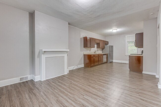 Building Photo - Available August  2026 - Beautiful 2.5 Bedroom, 1 Bath Home in Mt. Washington Area!