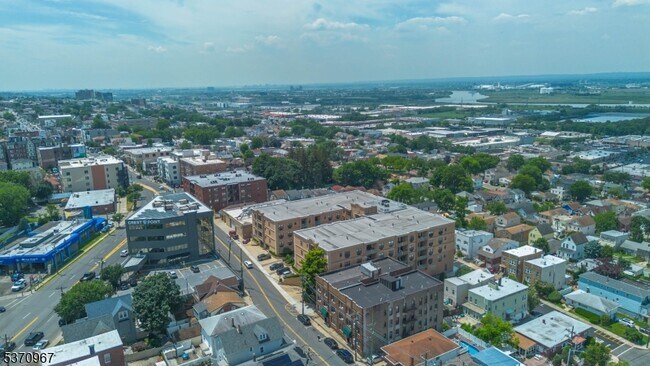 Building Photo - 8915 Bergenwood Ave