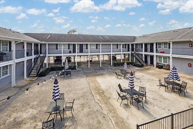 Building Photo - 427 W 16th St