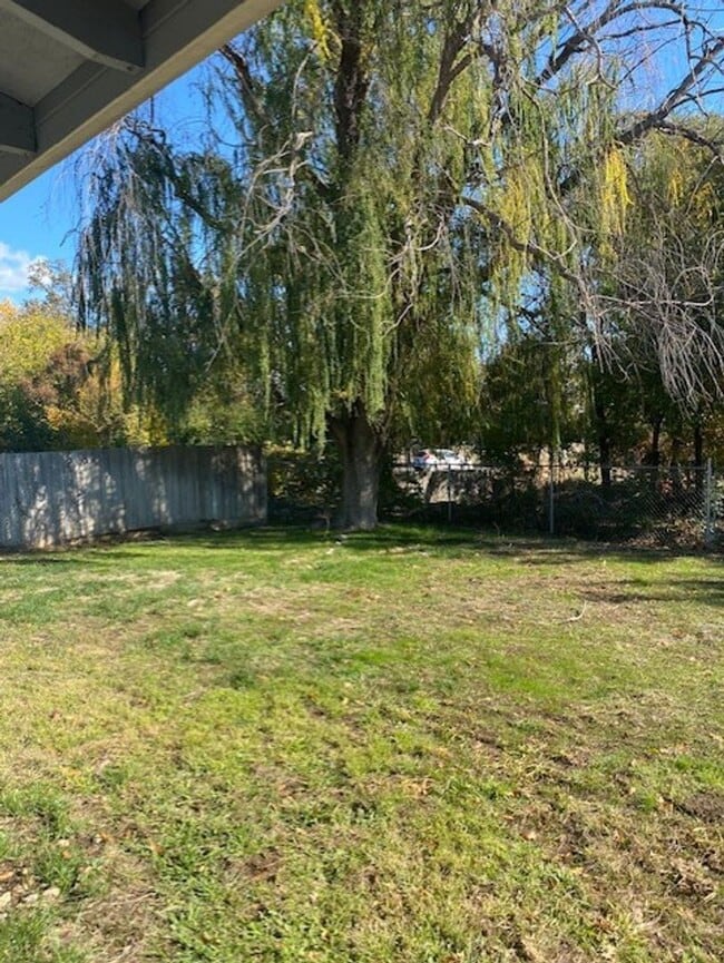 Building Photo - 3319 Nathan Dr