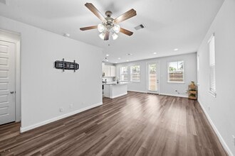Building Photo - 9913 Brickhouse Dr
