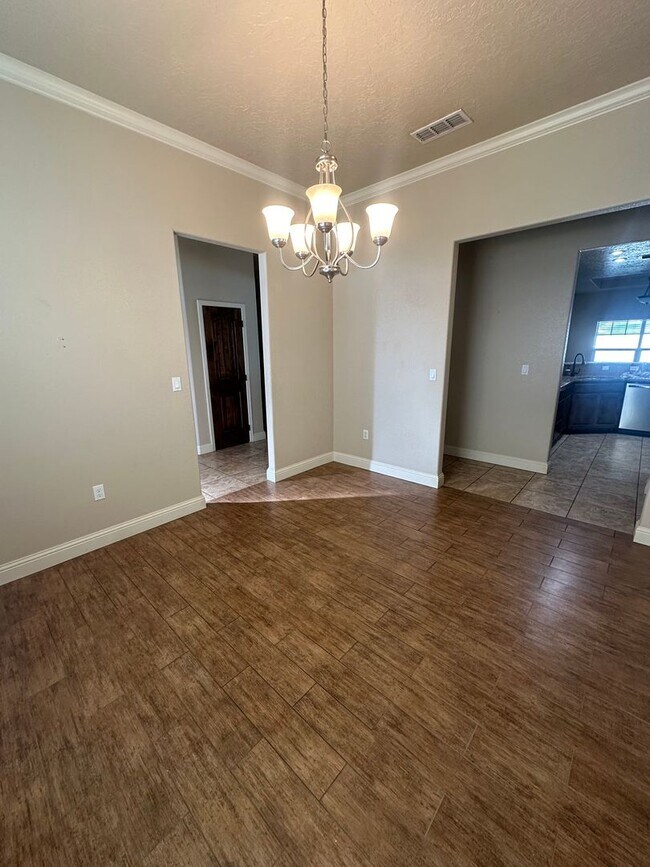 Building Photo - Stunning 4 Bed Home! 3 Car garage ! Mesa School District!