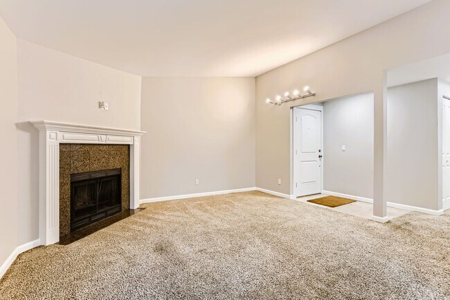 Building Photo - AVAILABLE AUGUST 1, 2026 >> Stunning 2BR/2BA Condo For Rent in Bellevue!! W/S/G Included!!!