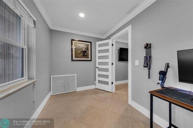 Building Photo - 1398 NW 14th Ct