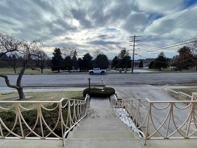 Building Photo - Gorgeous Mid-Century Modern Home Adjacent to BYU