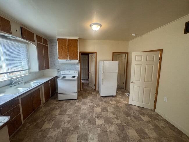 Building Photo - Non-Refundable & Security Deposit Total: $...