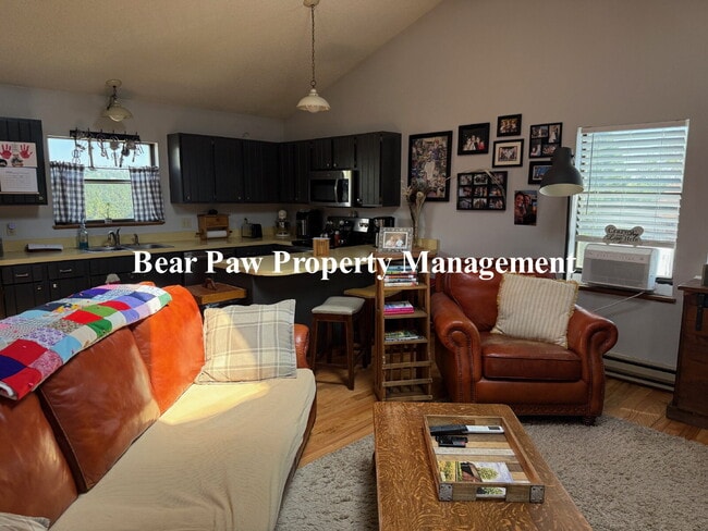 Building Photo - Cute duplex in Evergreen!!
