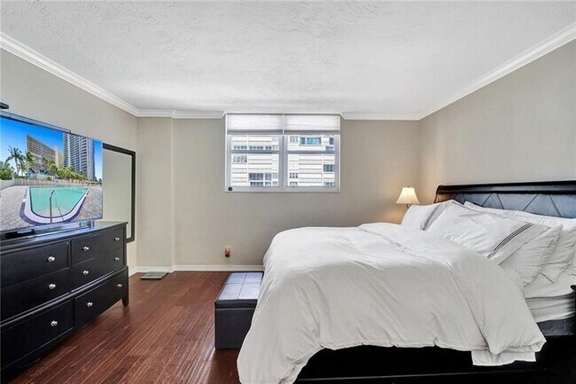 Building Photo - 4250 Galt Ocean Dr
