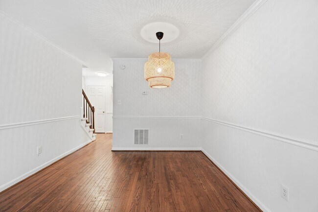 Building Photo - 541 Colecroft Ct