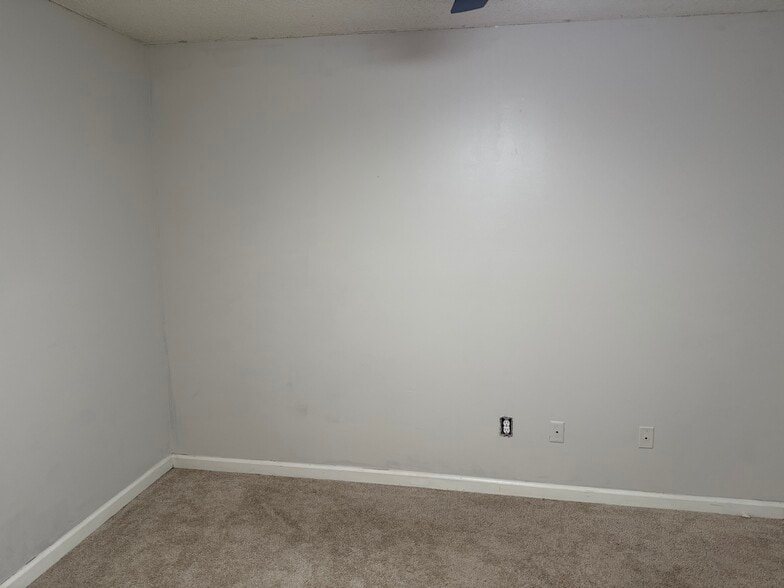 Building Photo - 319 Granville Ct