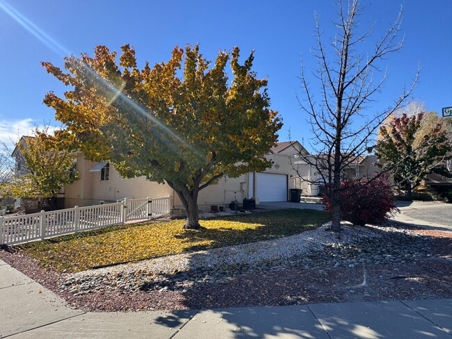 Building Photo - 3Bed, 2Bath, 2Car Garage in Grand Junction City!!!!