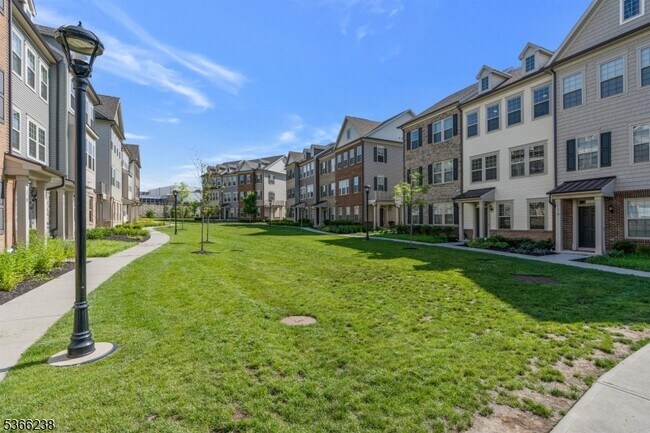 Building Photo - 17 Gala Ct