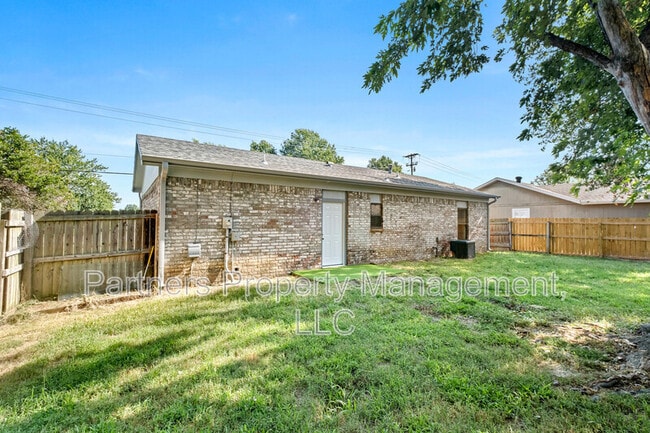 Building Photo - 3520 W Olive St