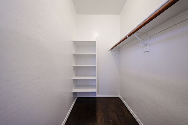 Building Photo - Welcome to this stunning 3-bedroom, 2-bath...