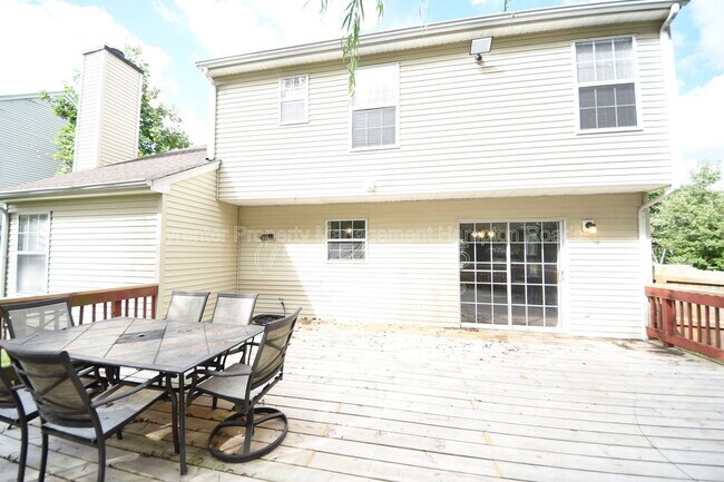 Building Photo - 1549 River Creek Crescent