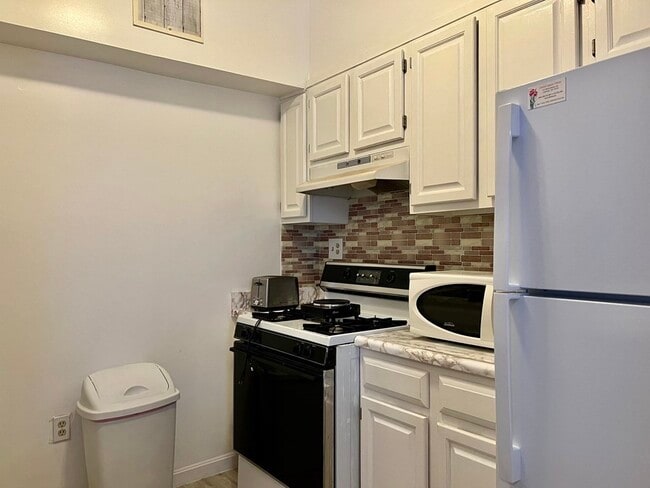 Building Photo - 42 Lopez St