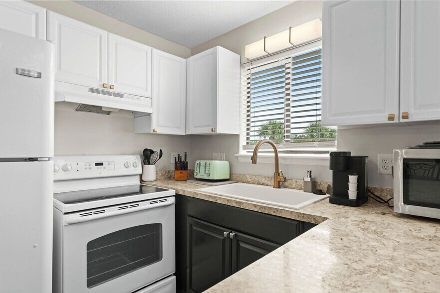 Building Photo - 1890 Colony Dr