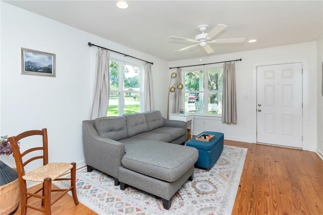 Building Photo - 958 Pinemont Dr