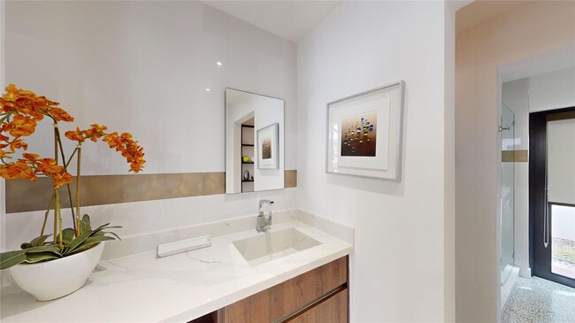 Building Photo - 1430 S Ocean Dr