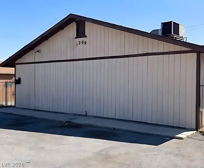 Building Photo - 1309 E Cartier Ave