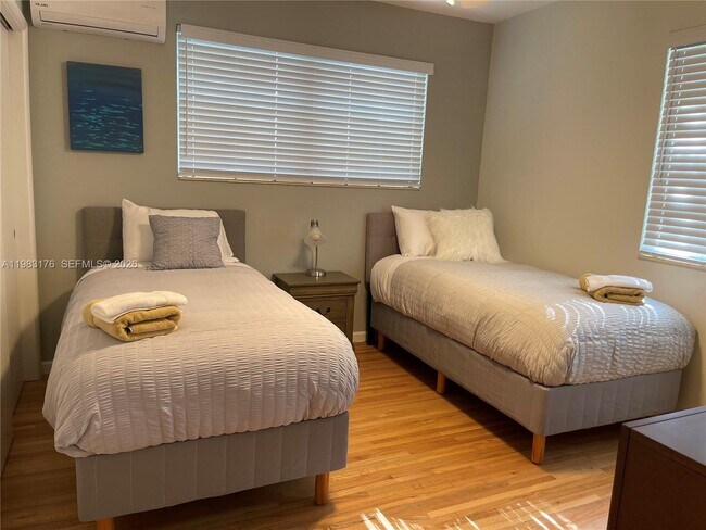 Building Photo - 14155 Old Cutler Rd