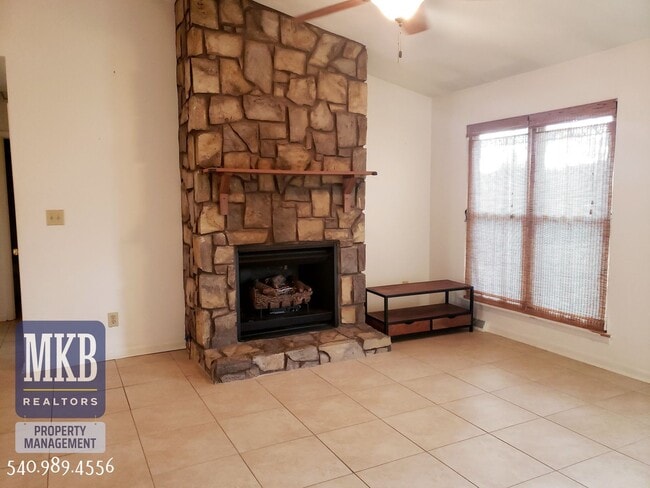 Building Photo - 3123 Glenmont Dr