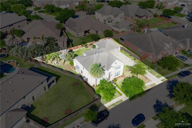 Building Photo - 2405 San Alejandro St