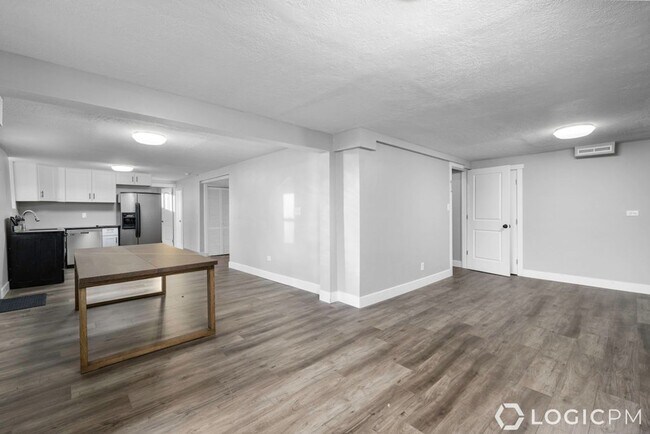Building Photo - Stunning Single Family Home In Amazing Mou...