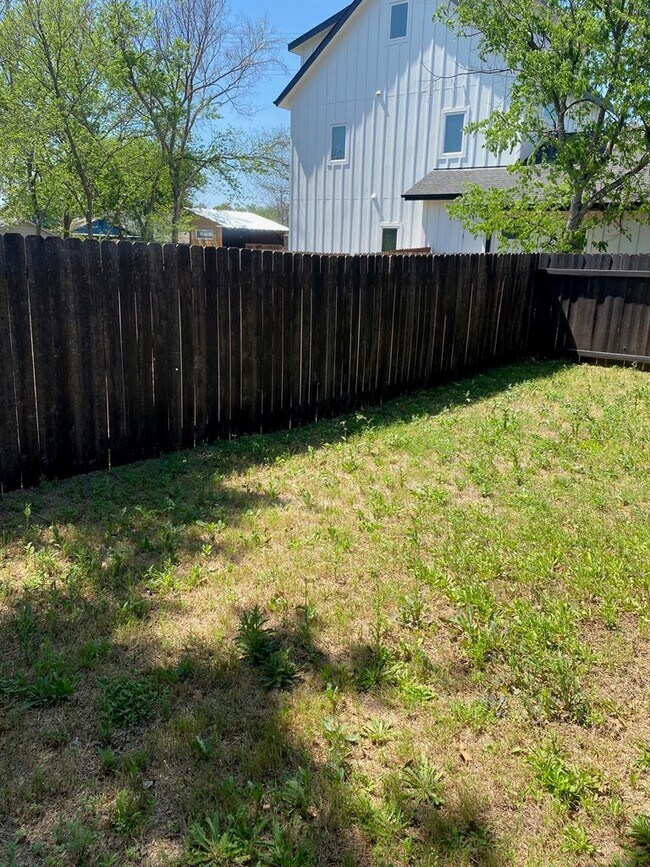 Building Photo - 4609 Leslie Ave