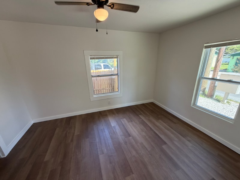 Building Photo - 616 SE 13th Terrace