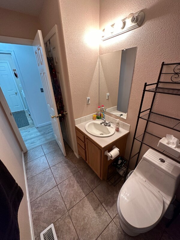 Building Photo - 270 E 15th N St