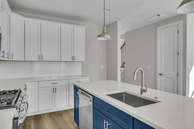 Building Photo - 425 Veritas St