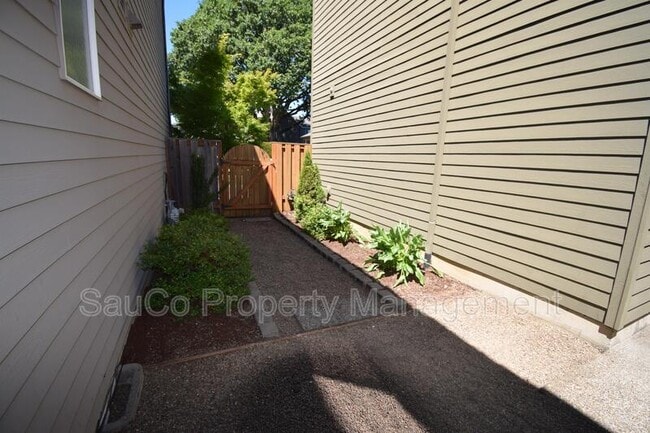 Building Photo - 20789 SW Murphy Ln