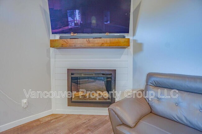 Building Photo - 2511 NE 59th St