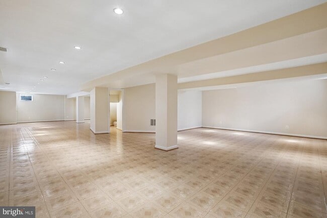 Building Photo - 6604 Tina Ln