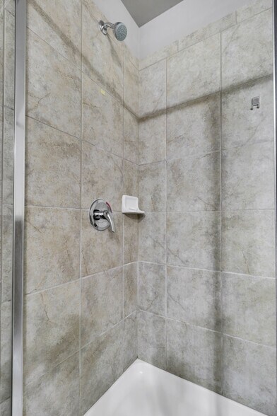 Building Photo - 5084 Whiteoak Ter SE